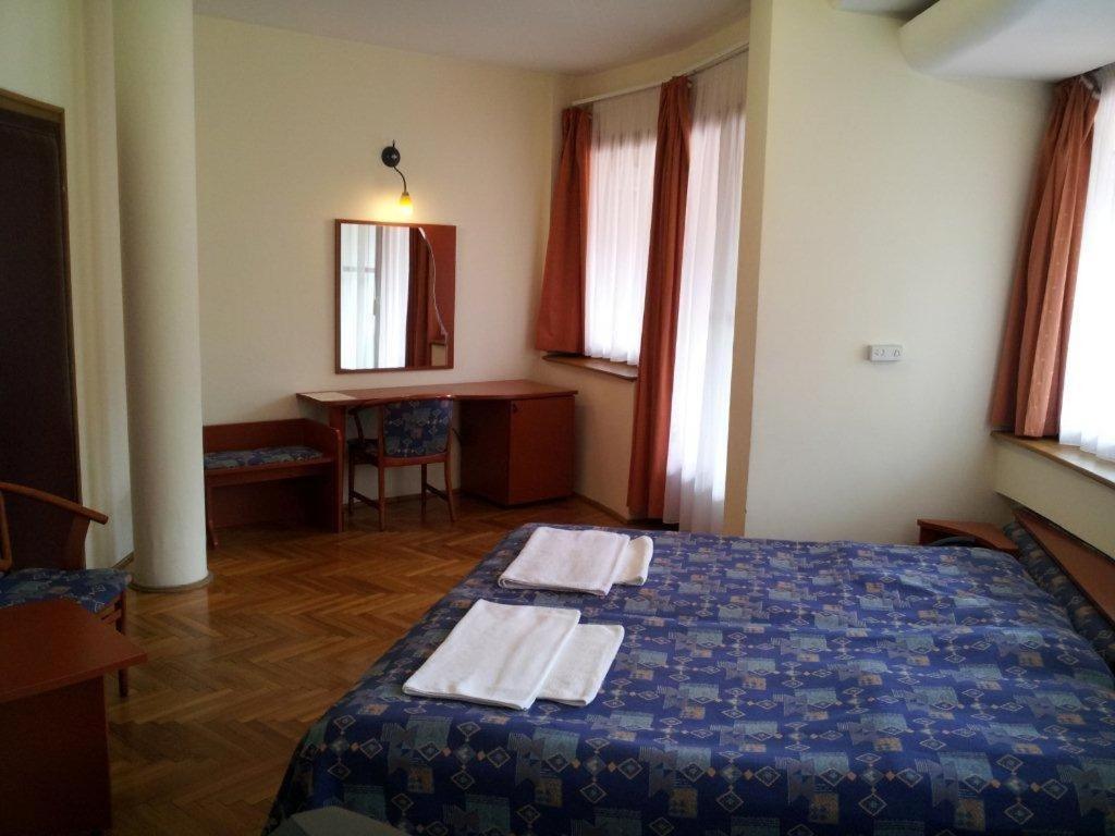 Fenyves Hotel Bekescsaba Δωμάτιο φωτογραφία