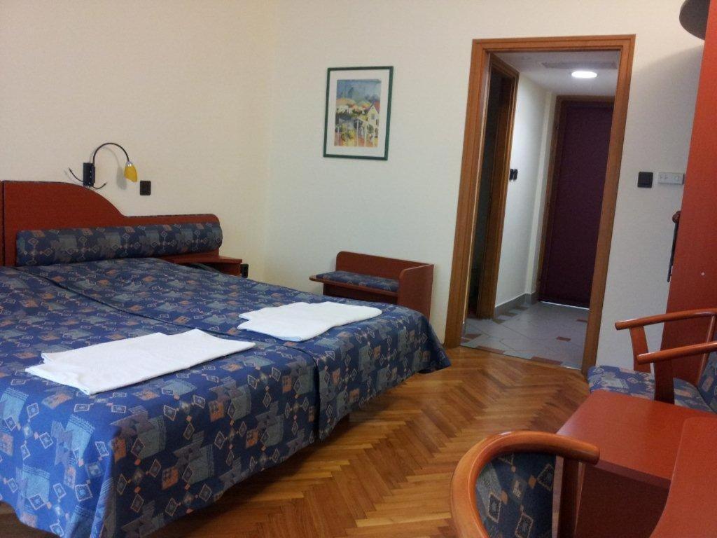 Fenyves Hotel Bekescsaba Δωμάτιο φωτογραφία